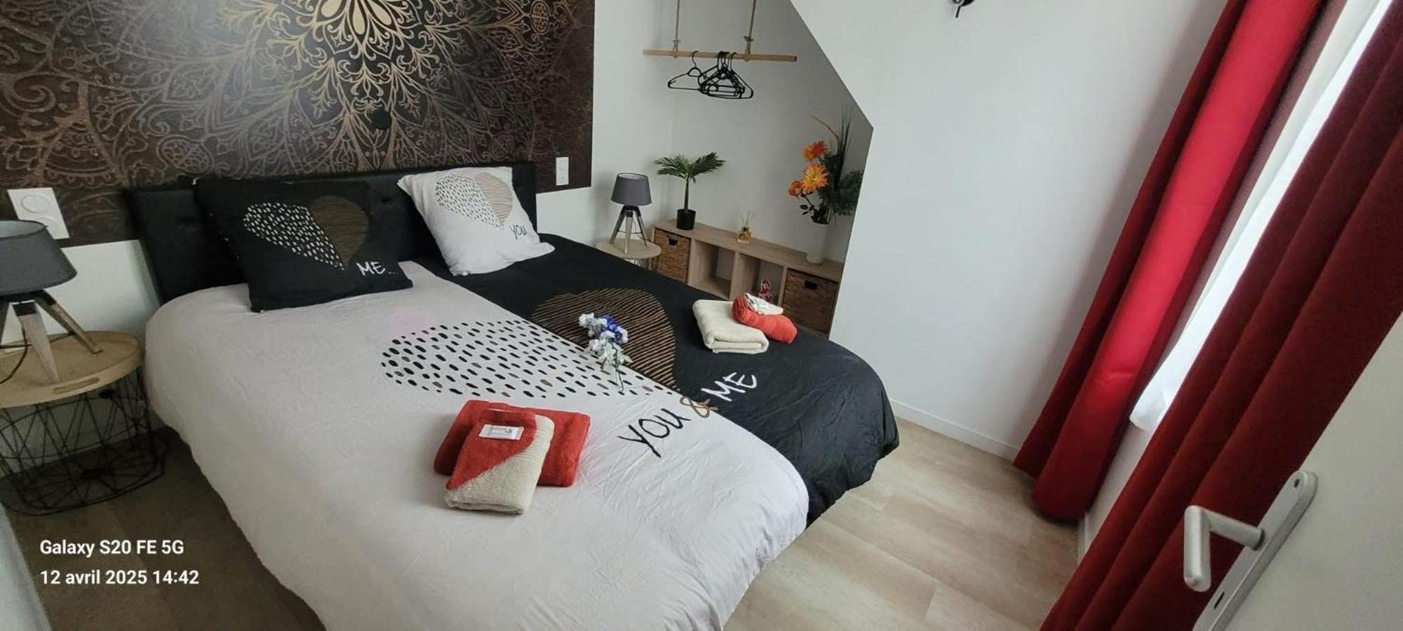 Les Volets Bleus - Refaits à neuf, deux appartements et un studio, Jardin Bourges Exterior foto